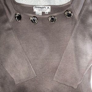 Joseph A. Women's 3/4 sleeve blouse with beautiful decorative flowers